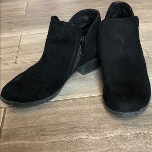 Short black booties